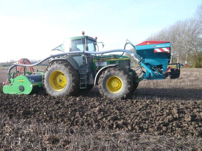 Farmtec spitcombinatie Rotar 300 met Alpego RD-300 rotorkopeg en Sulky fronttank TF1800